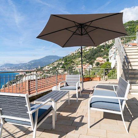 Апартаменты Casa Grimaldi - Terrace & Sea View Вентимилья Экстерьер фото