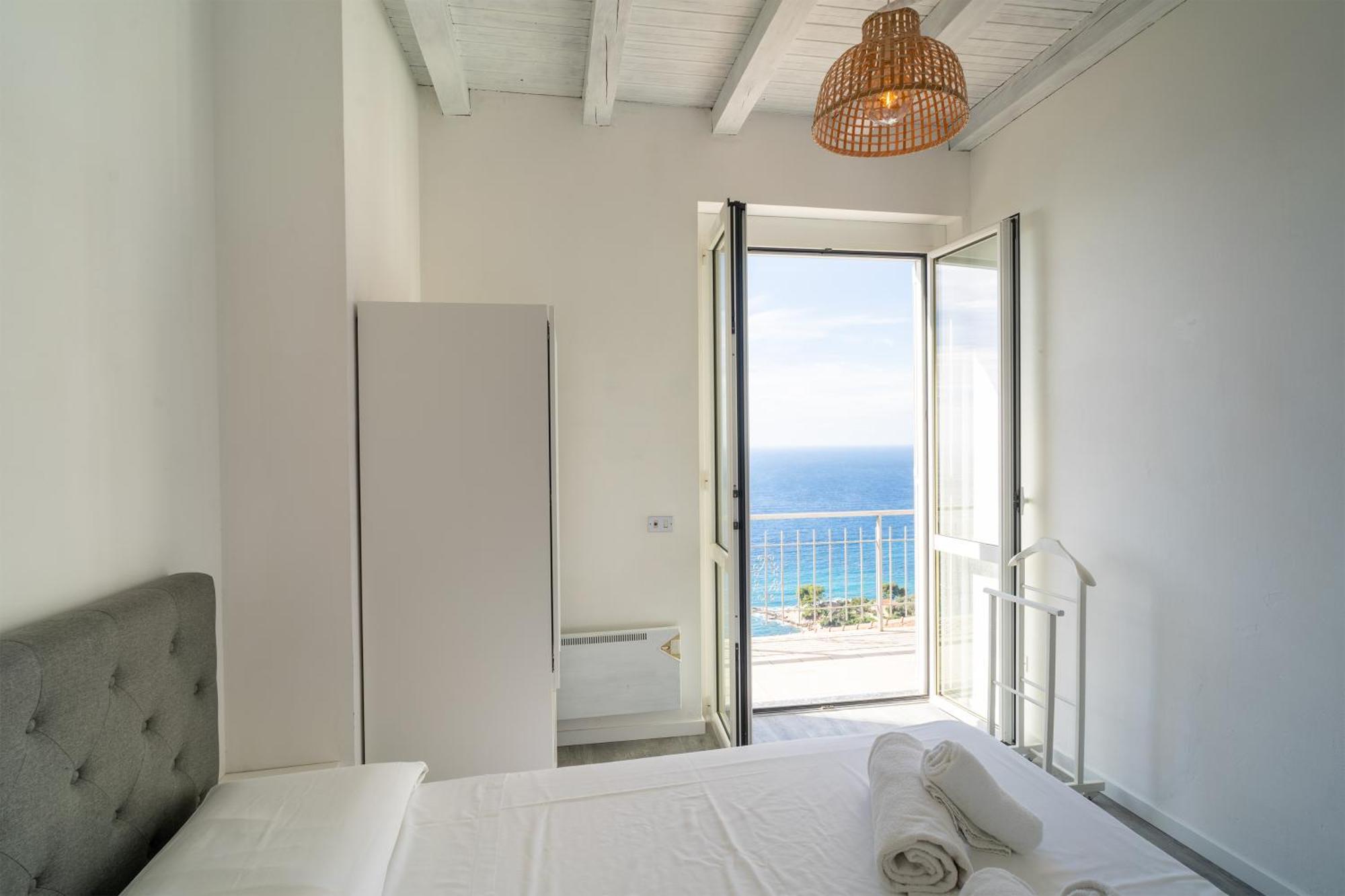Апартаменты Casa Grimaldi - Terrace & Sea View Вентимилья Экстерьер фото