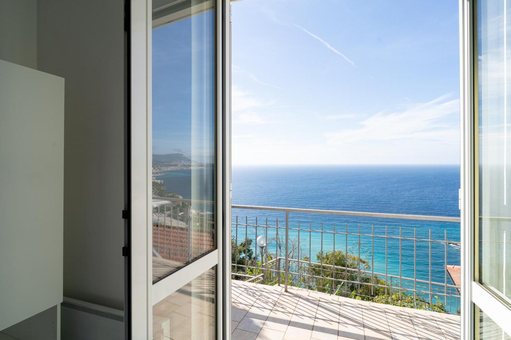 Апартаменты Casa Grimaldi - Terrace & Sea View Вентимилья Экстерьер фото