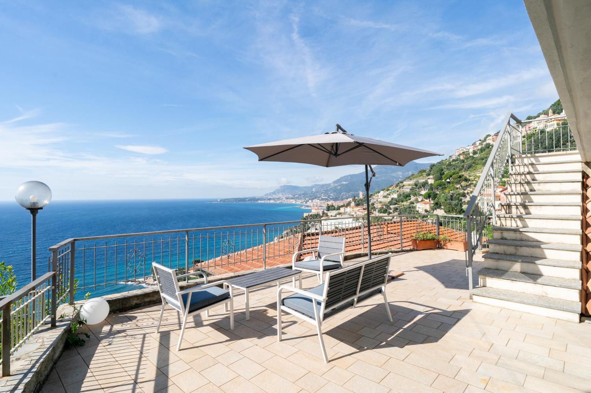 Апартаменты Casa Grimaldi - Terrace & Sea View Вентимилья Экстерьер фото